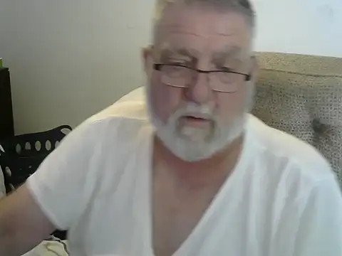 Snapshot of viejo_oso chatting on October 4, 2025, 10:00 pm viejo oso online show from October 4, 2025, 10:00 pm