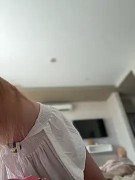 Snapshot of AndreaMood chatting on December 14, 2025, 2:40 am AndreaMood online show from December 14, 2025, 2:40 am