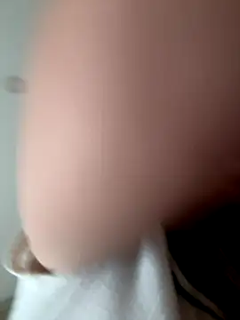 Snapshot of AndreaMood chatting on November 7, 2025, 1:54 am AndreaMood online show from November 7, 2025, 1:54 am