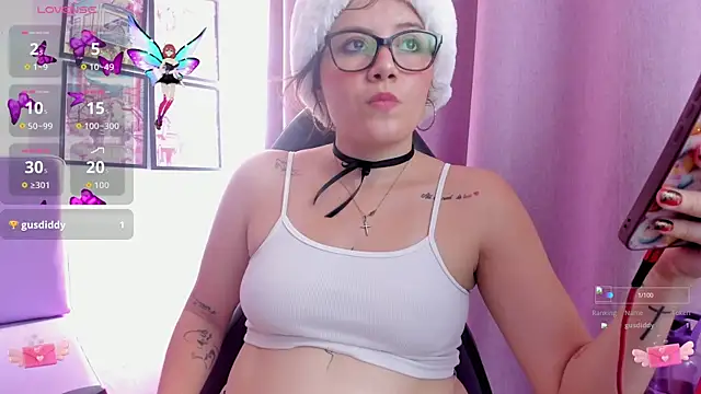 Snapshot of Carolina_Burninng chatting on December 5, 2025, 5:11 pm Carolina Burninng online show from December 5, 2025, 5:11 pm