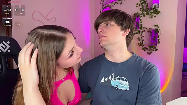 RobertAndLinela online show from December 2, 2025, 3:19 am