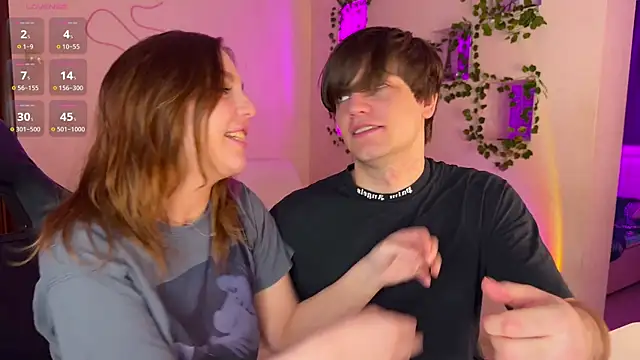 RobertAndLinela online show from November 29, 2025, 2:34 am