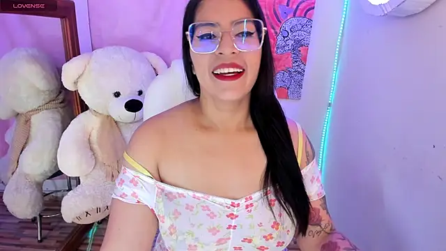 Snapshot of Irene_Grey20 chatting on March 6, 2025, 4:41 am Irene Grey20 online show from March 6, 2025, 4:41 am