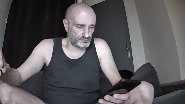 Snapshot of headrush31 chatting on February 3, 2025, 10:32 pm headrush31 online show from February 3, 2025, 10:32 pm