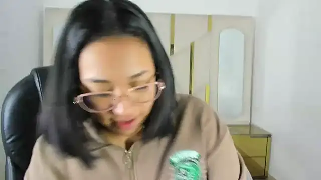 Snapshot of IsabellRodriguez18 chatting on November 12, 2025, 3:10 am IsabellRodriguez18 online show from November 12, 2025, 3:10 am