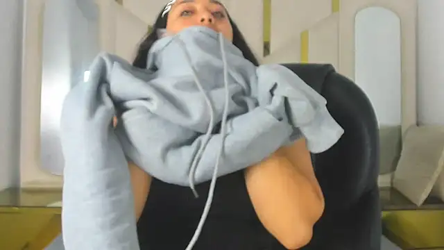 Snapshot of IsabellRodriguez18 chatting on November 24, 2025, 3:17 am IsabellRodriguez18 online show from November 24, 2025, 3:17 am