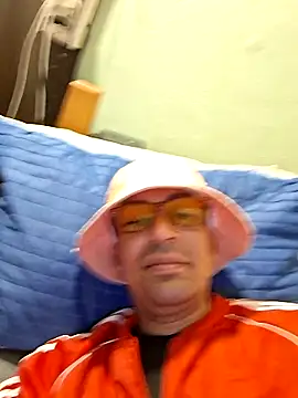 Snapshot of zeus2630 chatting on November 29, 2025, 2:50 pm zeus2630 online show from November 29, 2025, 2:50 pm