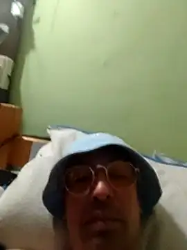 Snapshot of zeus2630 chatting on December 1, 2025, 9:15 pm zeus2630 online show from December 1, 2025, 9:15 pm