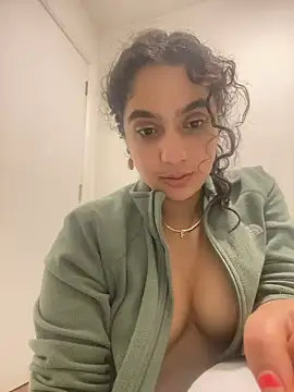 fayfay2002 online show from December 28, 2024, 8:36 pm
