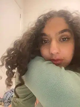 fayfay2002 online show from January 3, 2025, 8:11 pm