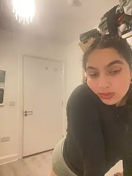 fayfay2002 online show from December 25, 2024, 8:17 pm