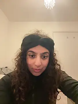 fayfay2002 online show from February 3, 2025, 8:35 pm
