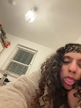 fayfay2002 online show from February 11, 2025, 10:07 pm