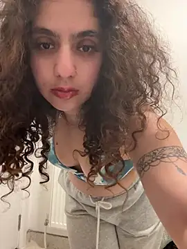 fayfay2002 online show from January 26, 2025, 8:56 pm