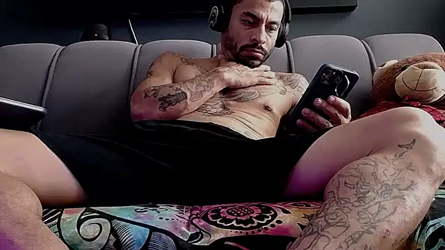 Snapshot of callme_douglas chatting on October 22, 2025, 3:11 pm callme douglas online show from October 22, 2025, 3:11 pm