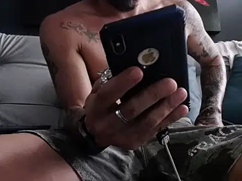 Snapshot of callme_douglas chatting on March 15, 2025, 10:11 pm callme douglas online show from March 15, 2025, 10:11 pm