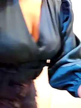 lizzzziee online show from December 25, 2024, 11:22 am