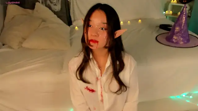 Snapshot of Maekko chatting on October 31, 2025, 11:22 pm Maekko online show from October 31, 2025, 11:22 pm