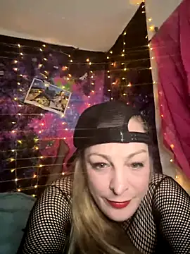 Snapshot of kayNkris chatting on October 14, 2025, 8:26 am kayNkris online show from October 14, 2025, 8:26 am