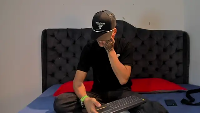 Snapshot of two_milkyway chatting on November 28, 2025, 12:27 pm two milkyway online show from November 28, 2025, 12:27 pm