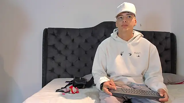 Snapshot of two_milkyway chatting on November 26, 2025, 12:16 pm two milkyway online show from November 26, 2025, 12:16 pm