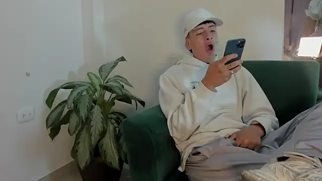 Snapshot of two_milkyway chatting on November 13, 2025, 12:42 pm two milkyway online show from November 13, 2025, 12:42 pm