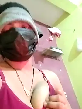 Coupleshow47 online show from January 8, 2025, 8:39 pm