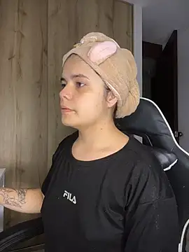 pretty angela1 online show from December 20, 2025, 2:14 am