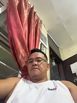 Snapshot of Ratbu1978 chatting on July 5, 2026, 12:56 pm Ratbu1978 online show from July 5, 2026, 12:56 pm
