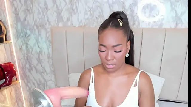 whiitneyfox online show from November 25, 2025, 11:27 pm