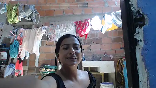 Coral0403 online show from December 14, 2025, 3:28 pm