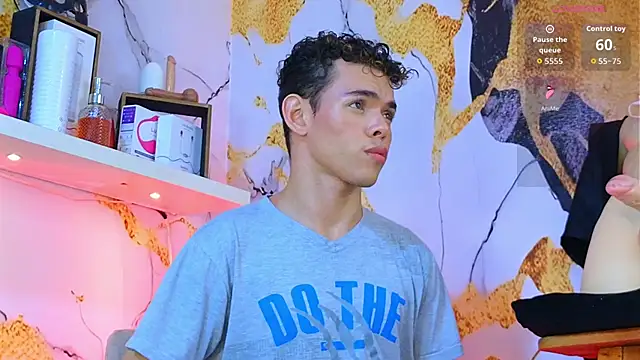 Snapshot of Nijinsky_LatinBoy chatting on November 21, 2025, 8:13 am Nijinsky LatinBoy online show from November 21, 2025, 8:13 am