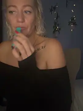 AlessasRoom online show from September 25, 2025, 8:42 am