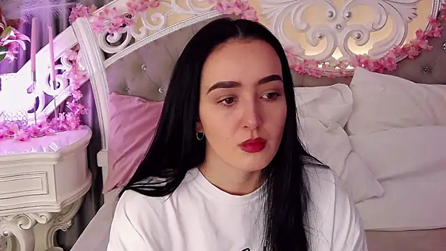 Snapshot of KimKhallifa chatting on February 15, 2026, 5:19 am KimKhallifa online show from February 15, 2026, 5:19 am