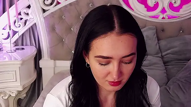 Snapshot of KimKhallifa chatting on February 8, 2026, 6:11 am KimKhallifa online show from February 8, 2026, 6:11 am