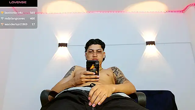 Snapshot of Br4ndxpimm chatting on November 8, 2025, 4:32 pm Br4ndxpimm online show from November 8, 2025, 4:32 pm