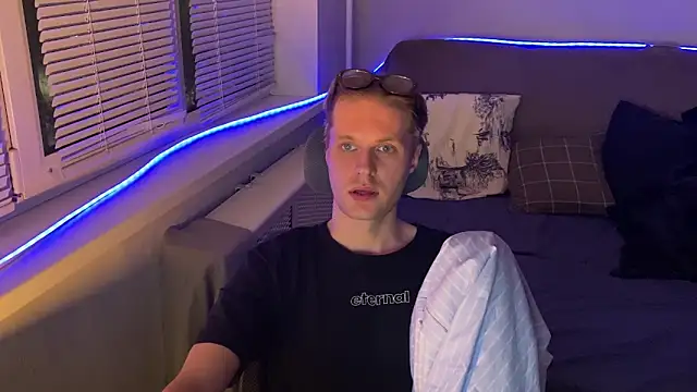 Leonnextdoor online show from January 7, 2026, 5:18 pm