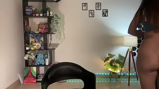 Snapshot of roseofvenom chatting on November 8, 2025, 8:34 pm roseofvenom online show from November 8, 2025, 8:34 pm