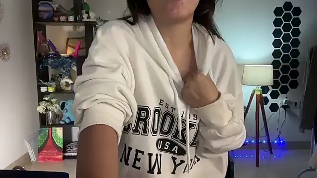 Snapshot of roseofvenom chatting on November 12, 2025, 6:23 pm roseofvenom online show from November 12, 2025, 6:23 pm