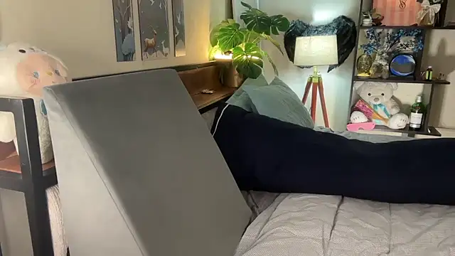 Snapshot of roseofvenom chatting on October 29, 2025, 1:21 pm roseofvenom online show from October 29, 2025, 1:21 pm