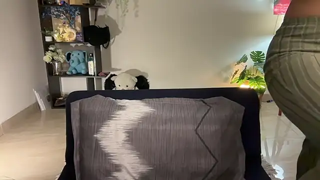 Snapshot of roseofvenom chatting on November 5, 2025, 11:24 am roseofvenom online show from November 5, 2025, 11:24 am