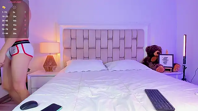 Snapshot of Maxi_little chatting on November 28, 2025, 9:15 pm Maxi little online show from November 28, 2025, 9:15 pm