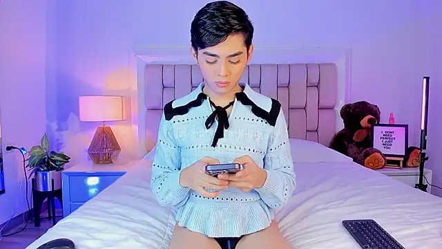 Snapshot of Maxi_little chatting on December 1, 2025, 9:59 pm Maxi little online show from December 1, 2025, 9:59 pm