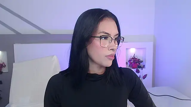 Snapshot of VenusEvans1 chatting on February 19, 2025, 12:14 am VenusEvans1 online show from February 19, 2025, 12:14 am