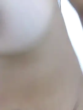 Snapshot of Brendabluee chatting on January 21, 2025, 1:29 am Brendabluee online show from January 21, 2025, 1:29 am