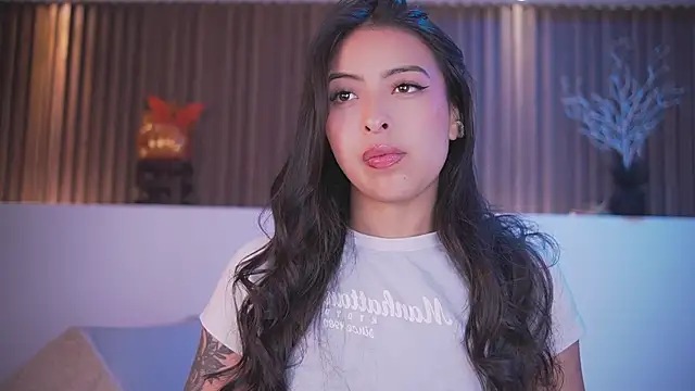 Camila dupont online show from April 14, 2026, 3:33 am