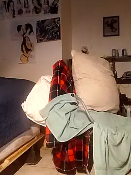 Snapshot of k1oudE chatting on October 27, 2025, 3:35 pm k1oudE online show from October 27, 2025, 3:35 pm