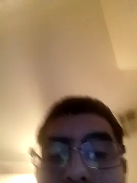 Snapshot of k1oudE chatting on December 1, 2025, 12:33 am k1oudE online show from December 1, 2025, 12:33 am