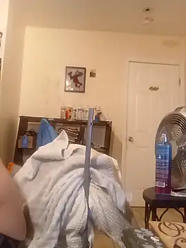 Snapshot of k1oudE chatting on November 18, 2025, 5:22 am k1oudE online show from November 18, 2025, 5:22 am