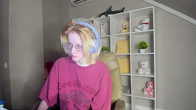 ElizabethHarpper online show from November 1, 2025, 1:12 am